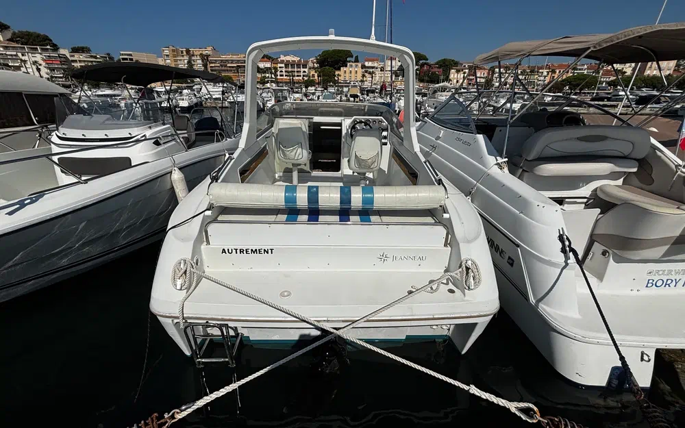 slider 1 Jeanneau Leader 735