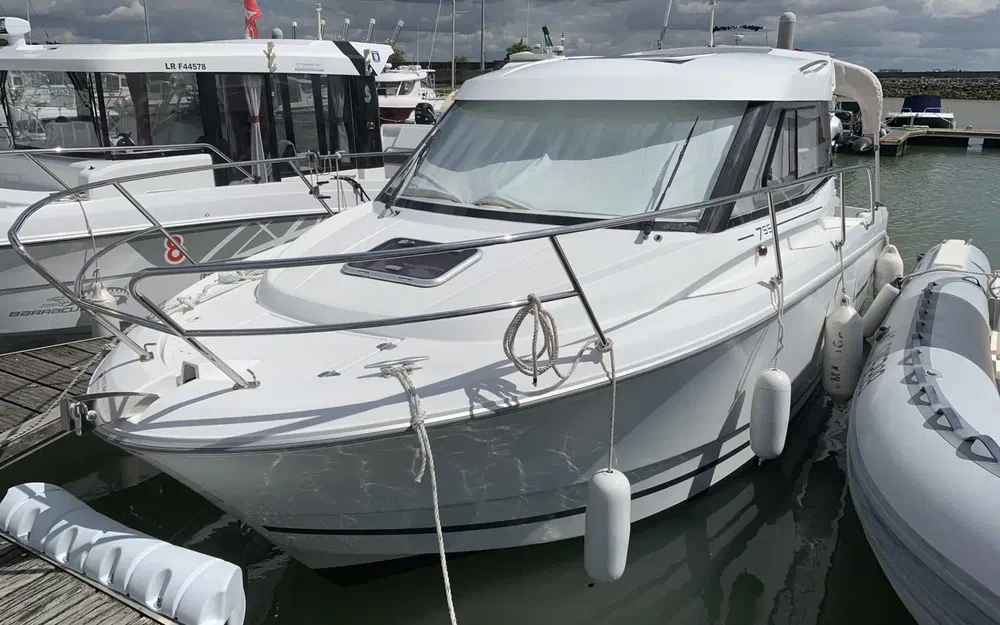 slider 4 Jeanneau Merry Fisher 755