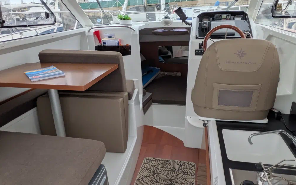 slider 2 Jeanneau Merry Fisher 755