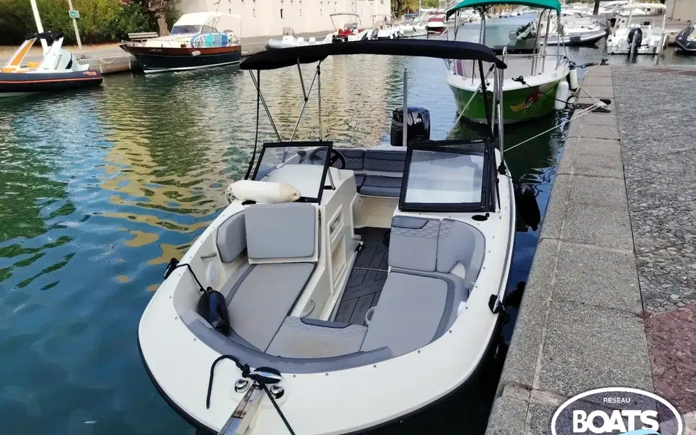 slider 0 Bayliner M17