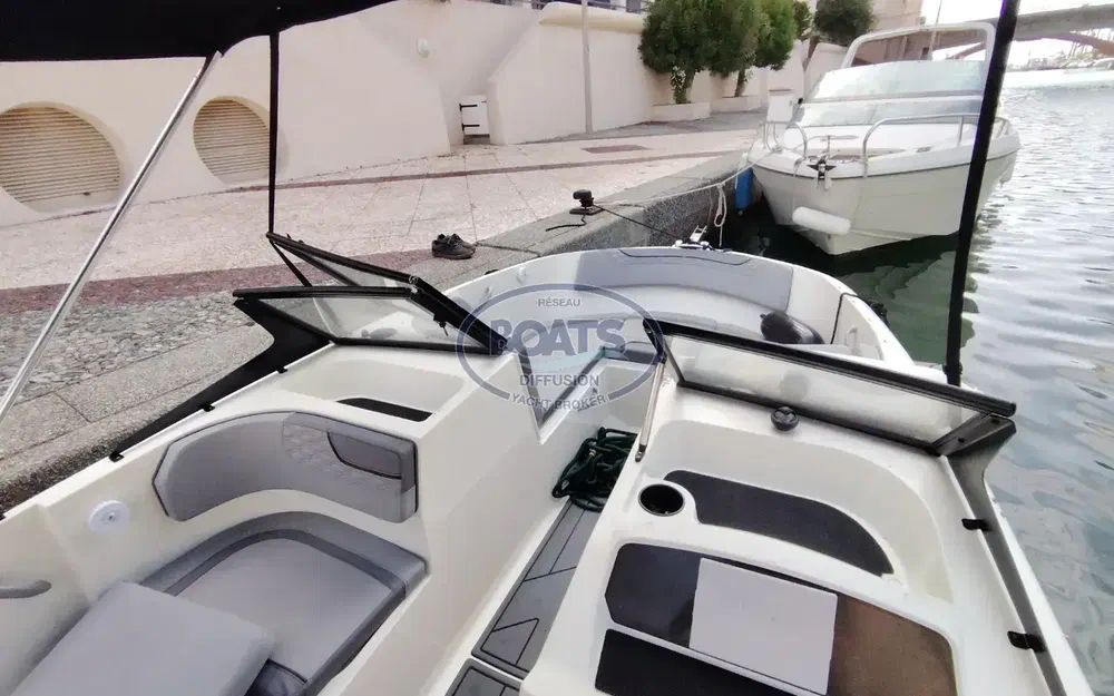 slider 9 Bayliner M17