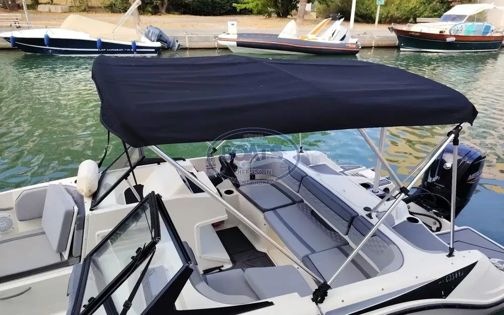 slider 11 Bayliner M17