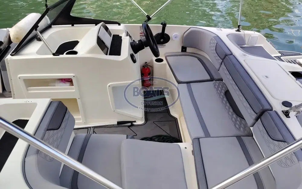 slider 12 Bayliner M17
