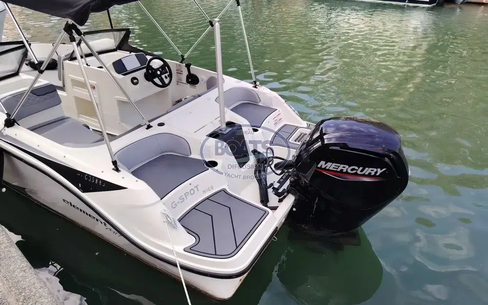 slider 13 Bayliner M17