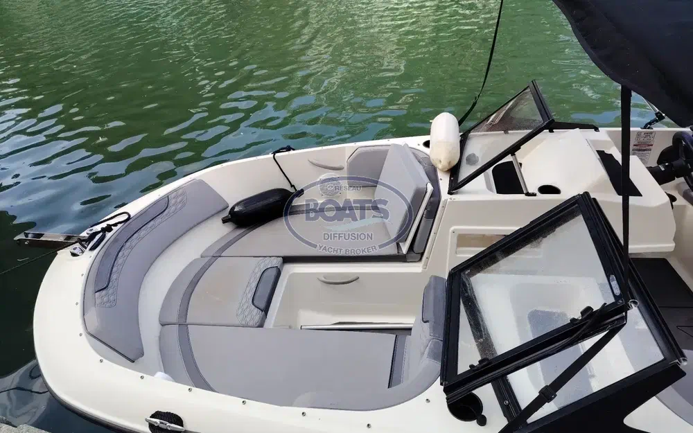 slider 1 Bayliner M17