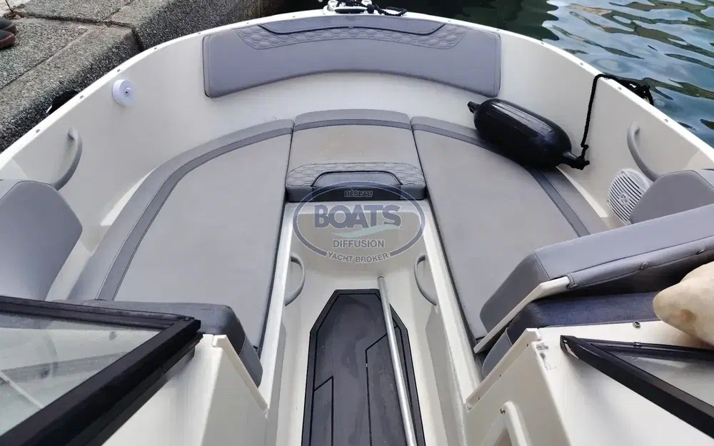 slider 2 Bayliner M17