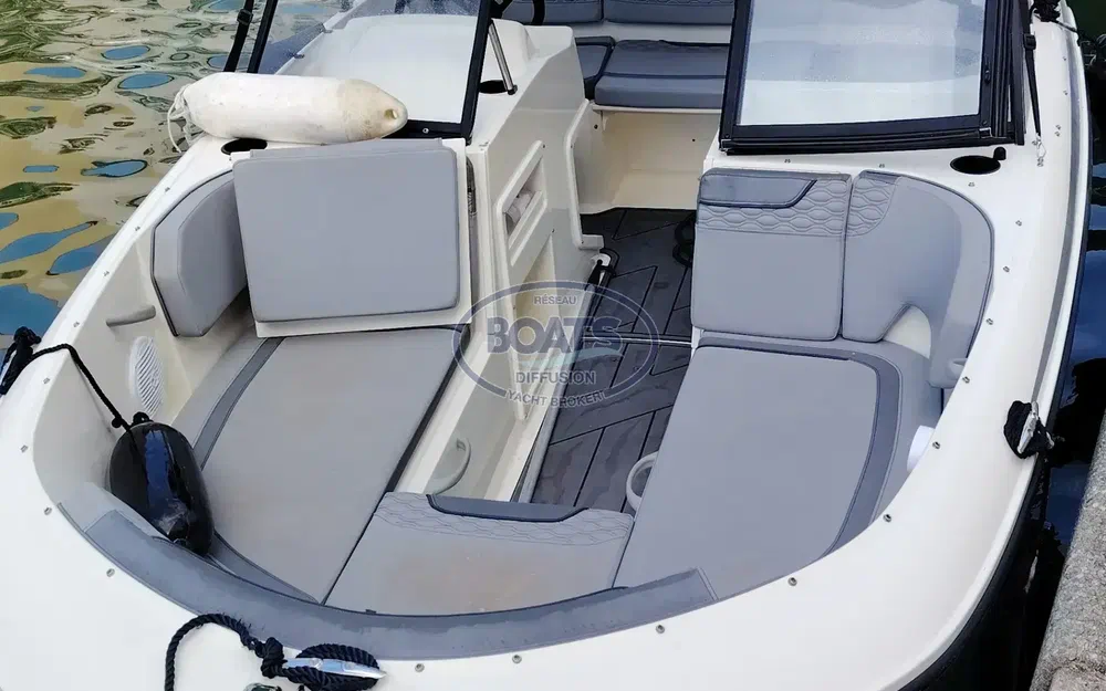 slider 3 Bayliner M17
