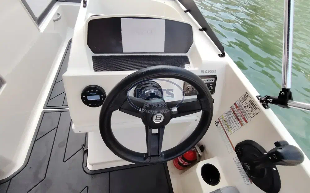 slider 4 Bayliner M17