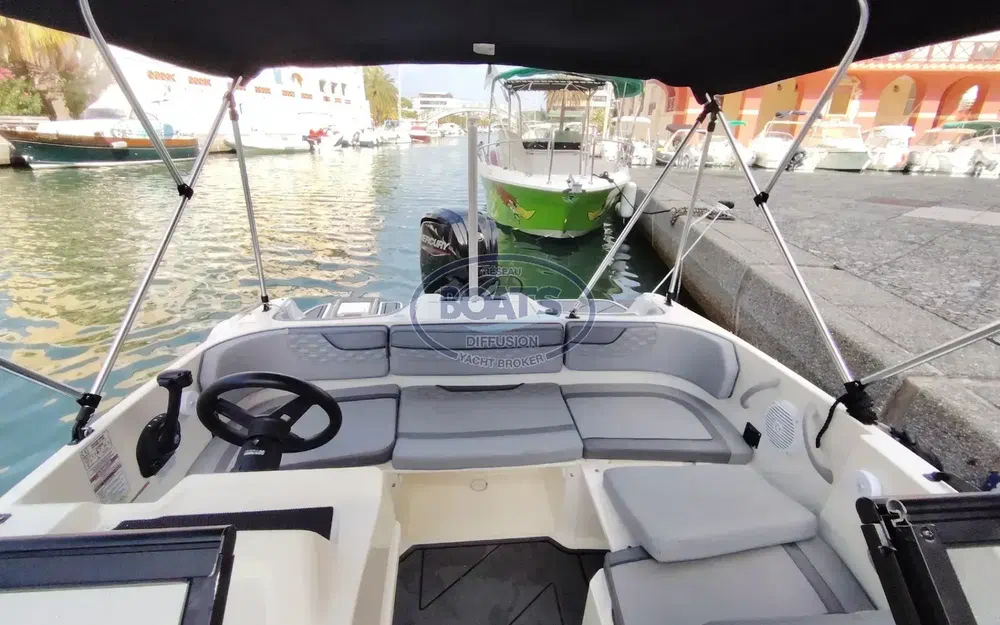 slider 5 Bayliner M17