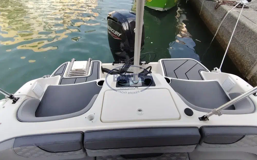 slider 7 Bayliner M17