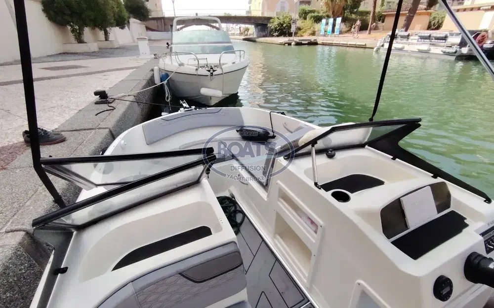 slider 8 Bayliner M17