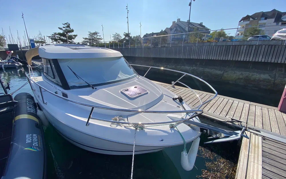 slider 1 Jeanneau Merry Fisher 755
