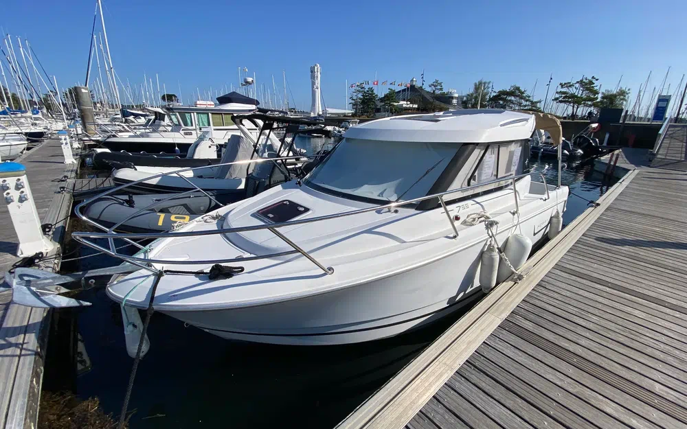 slider 0 Jeanneau Merry Fisher 755