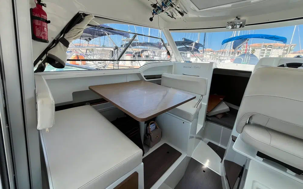 slider 9 Beneteau Antares 8 OB