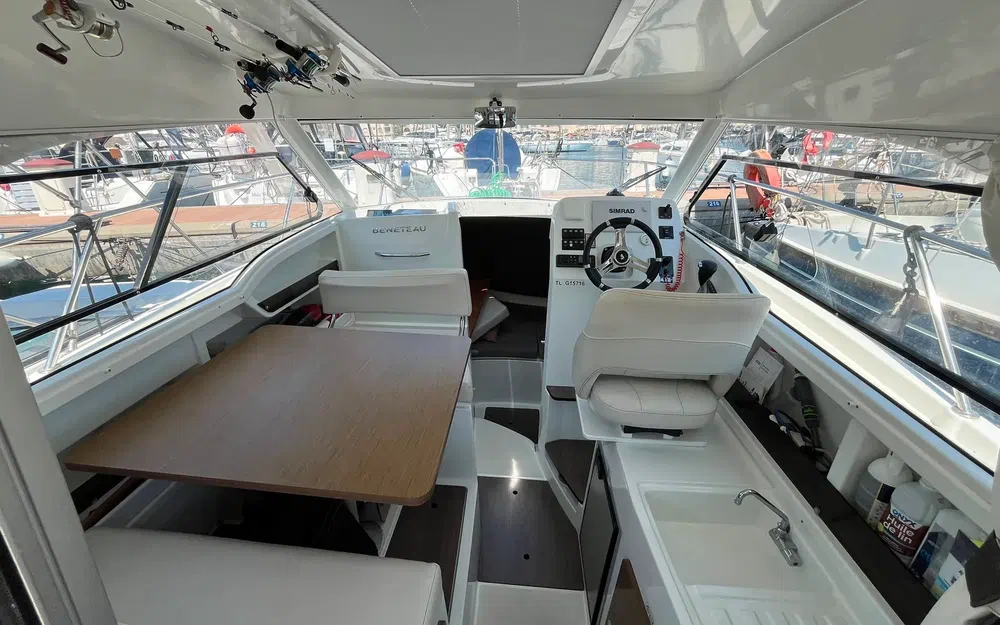 slider 10 Beneteau Antares 8 OB