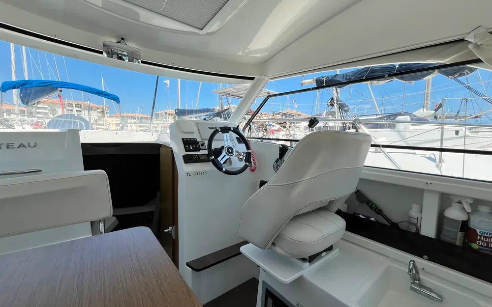 slider 11 Beneteau Antares 8 OB