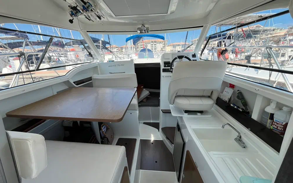 slider 12 Beneteau Antares 8 OB