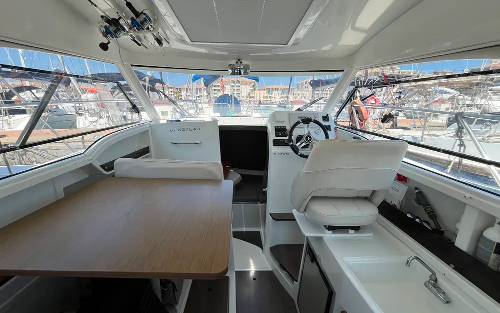 slider 13 Beneteau Antares 8 OB