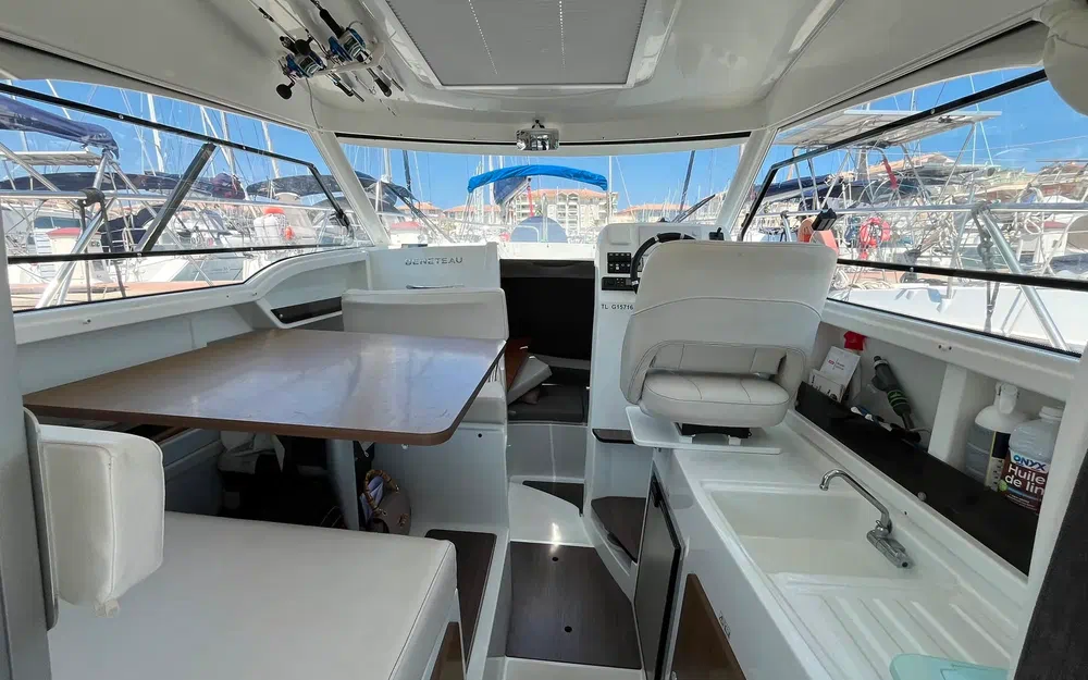 slider 15 Beneteau Antares 8 OB