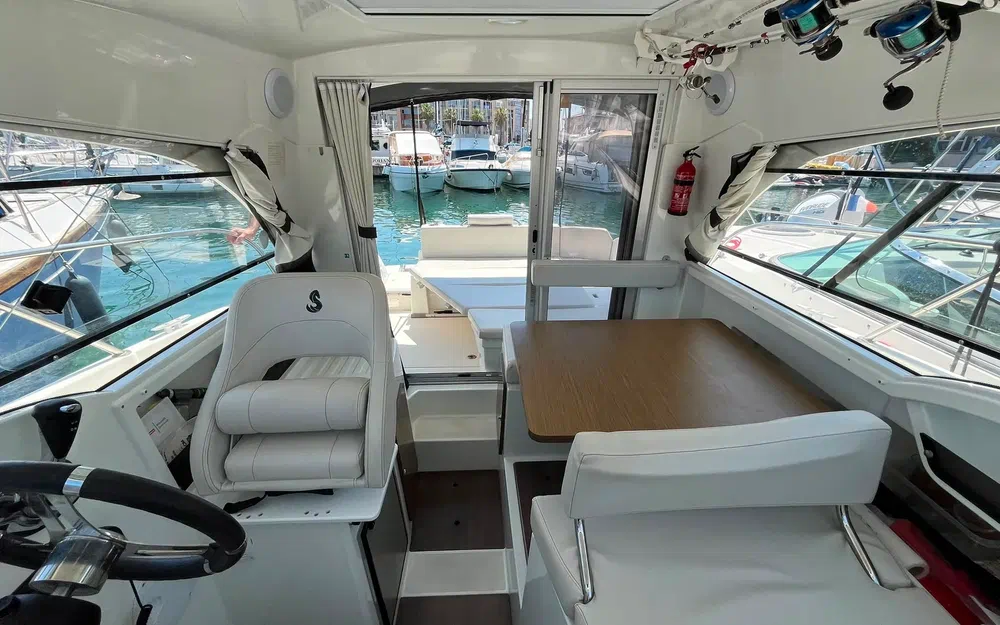 slider 17 Beneteau Antares 8 OB