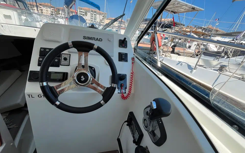 slider 20 Beneteau Antares 8 OB