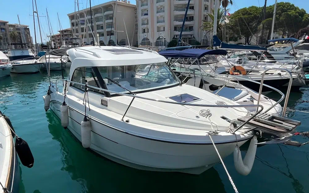 slider 1 Beneteau Antares 8 OB