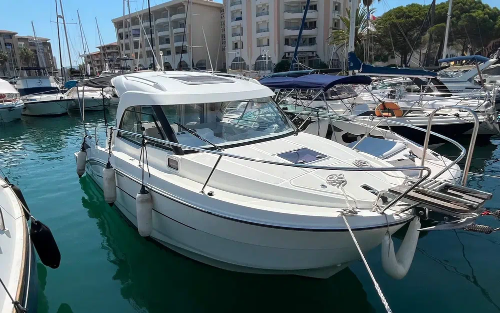 slider 2 Beneteau Antares 8 OB