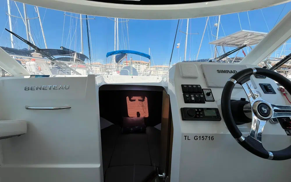slider 7 Beneteau Antares 8 OB