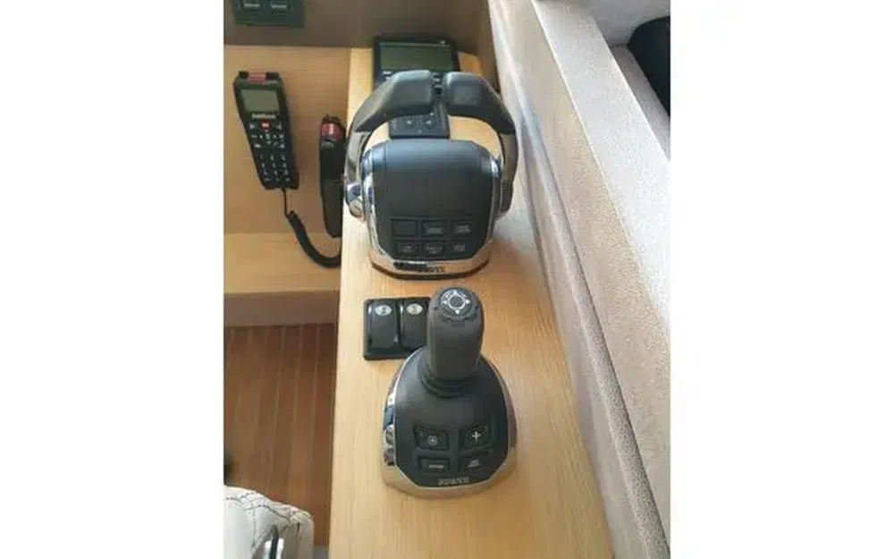 slider 18 Beneteau Monte Carlo 5 S
