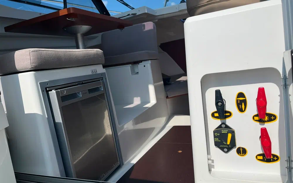 slider 26 Jeanneau Merry Fisher 695