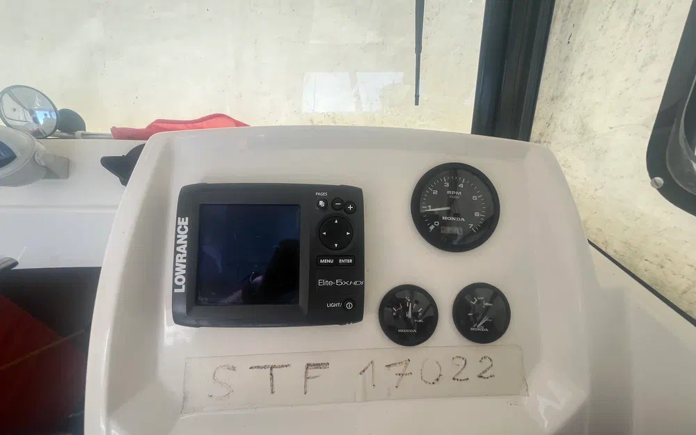 slider 6 Parker 660 Pilothouse