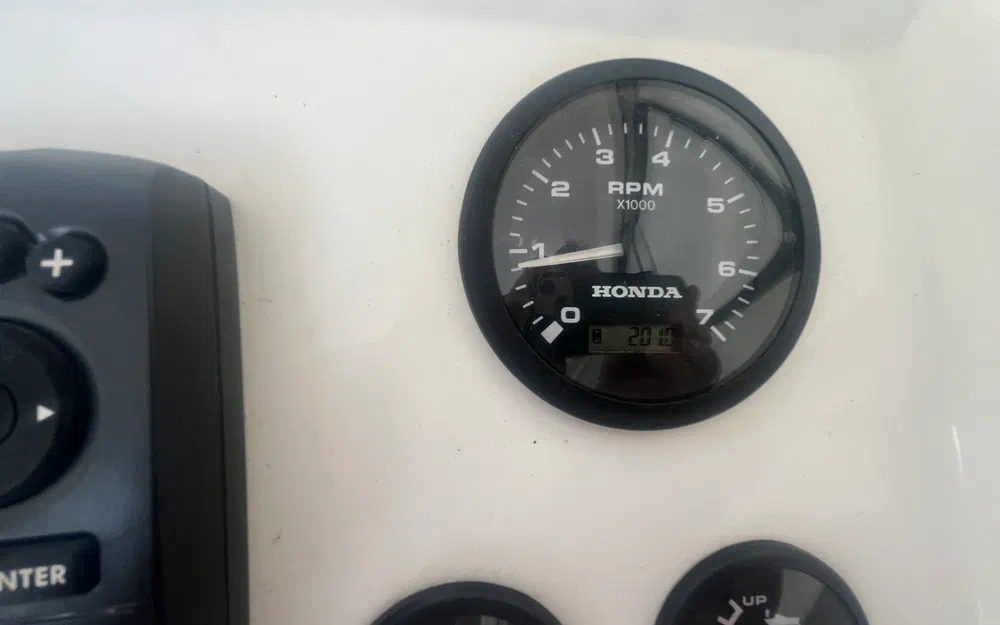 slider 7 Parker 660 Pilothouse