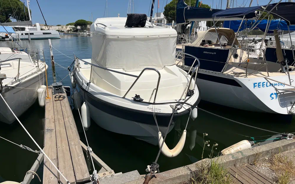 slider 0 Parker 660 Pilothouse