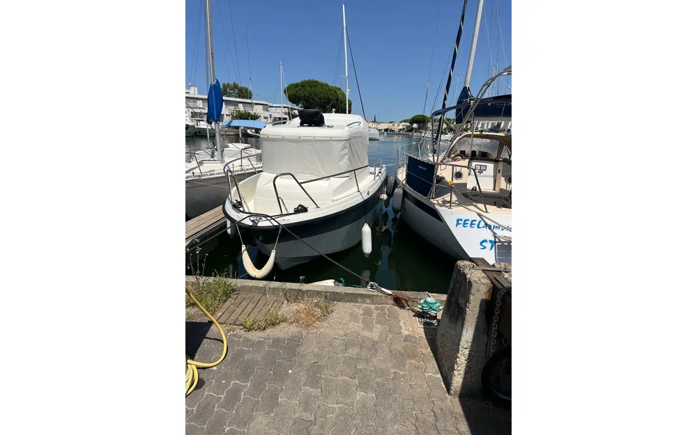 slider 1 Parker 660 Pilothouse