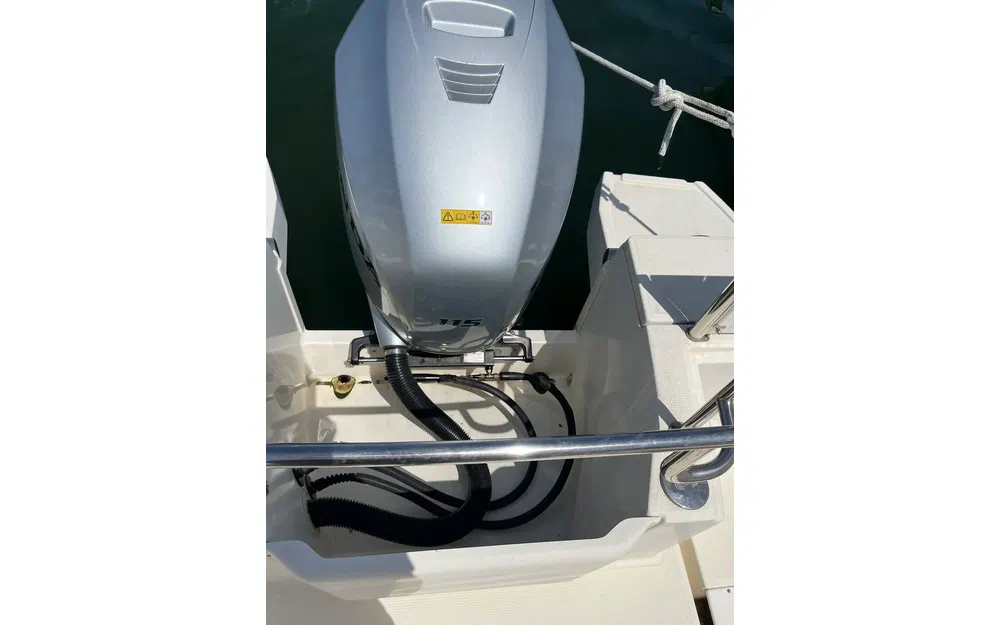 slider 3 Parker 660 Pilothouse