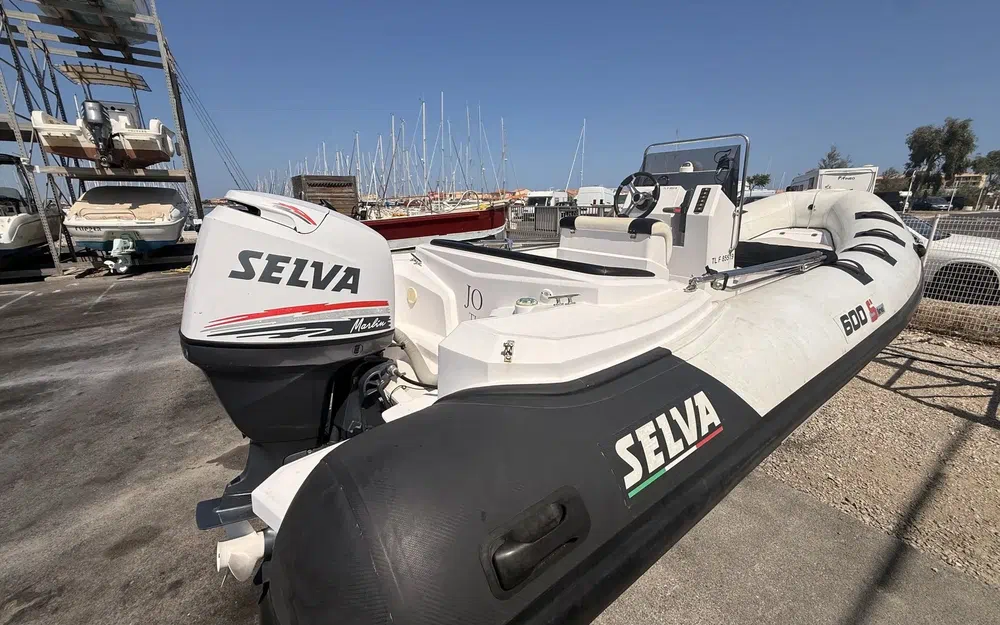 slider 9 Selva D600