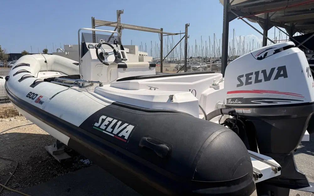 slider 10 Selva D600