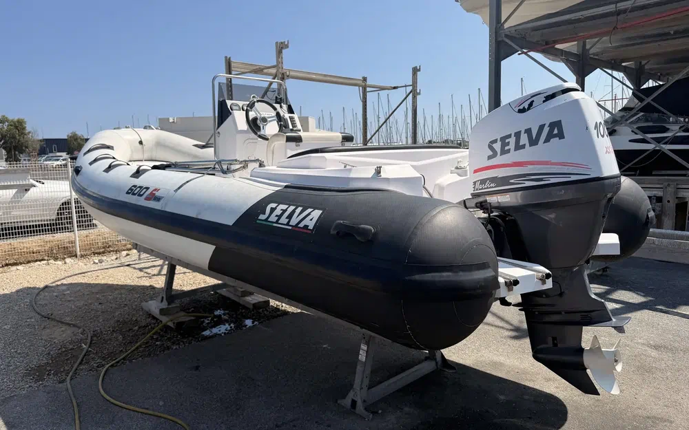 slider 3 Selva D600