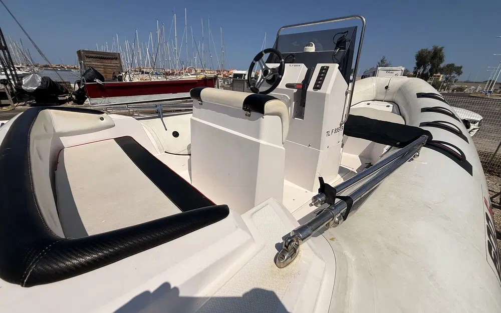 slider 6 Selva D600
