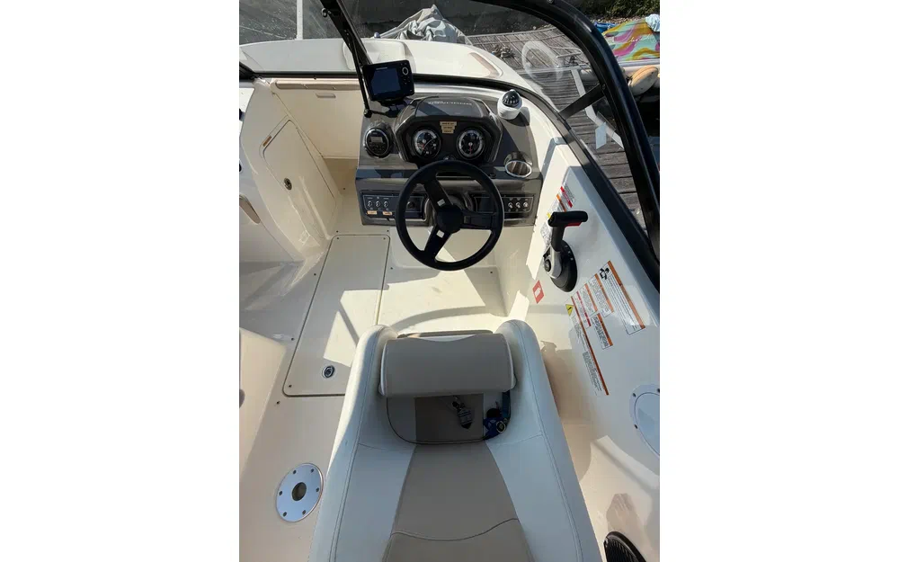 slider 1 Bayliner VR5 BOWRIDER OB