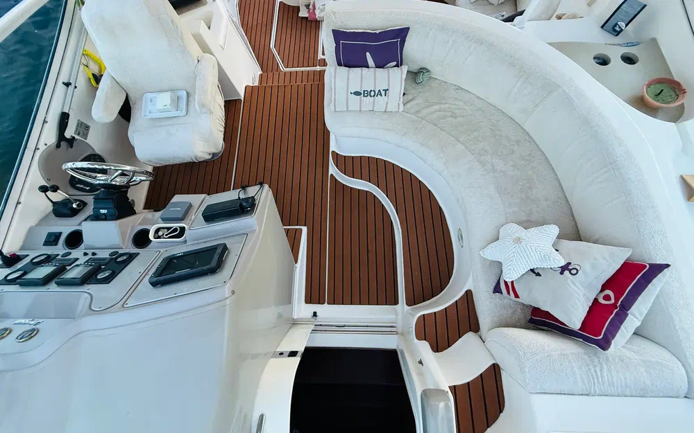 slider 15 Cruisers Yachts 440 Express
