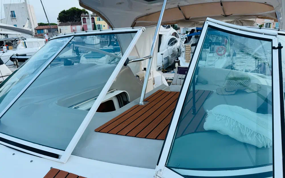slider 16 Cruisers Yachts 440 Express