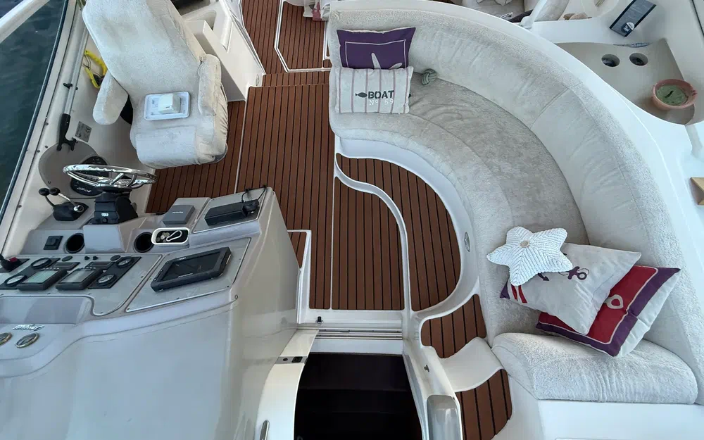 slider 17 Cruisers Yachts 440 Express