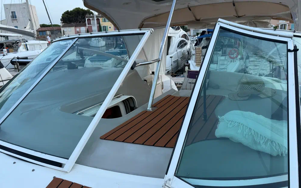 slider 18 Cruisers Yachts 440 Express