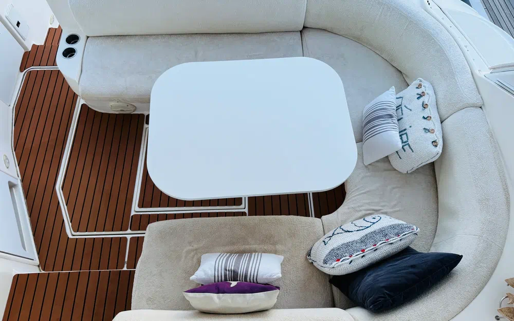 slider 2 Cruisers Yachts 440 Express
