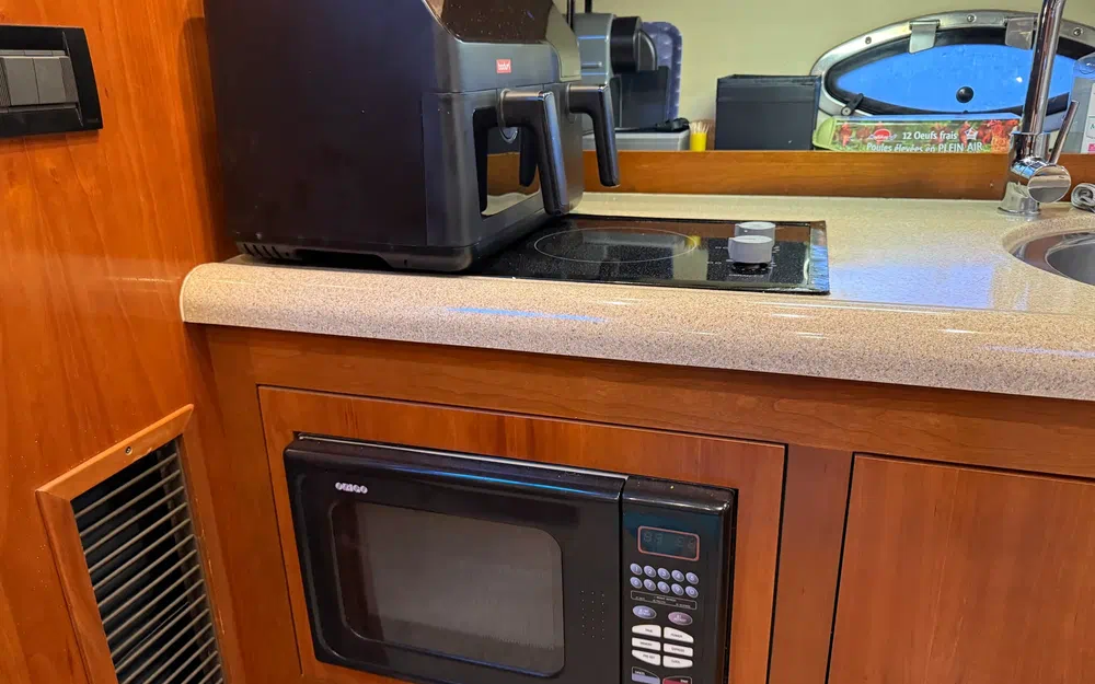 slider 22 Cruisers Yachts 440 Express