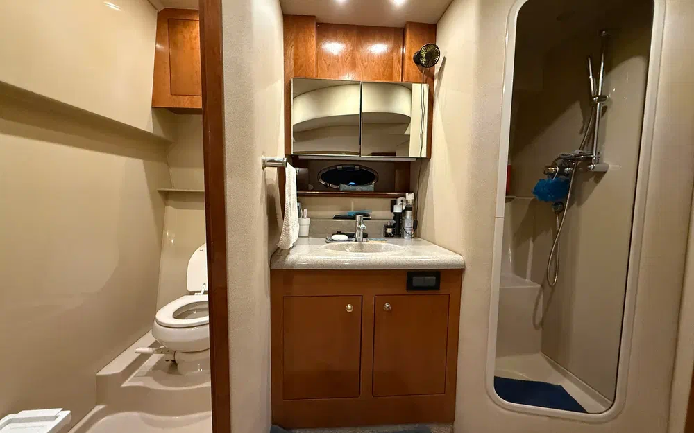 slider 23 Cruisers Yachts 440 Express
