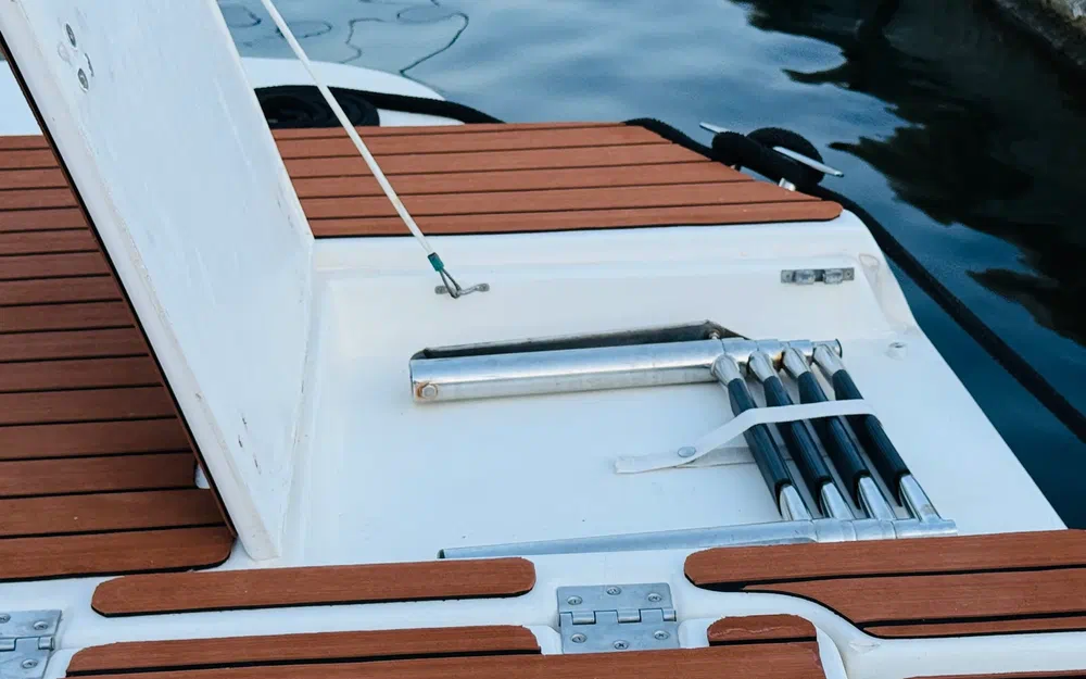 slider 3 Cruisers Yachts 440 Express