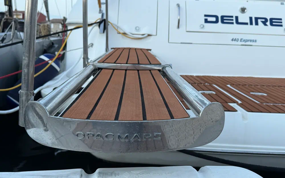 slider 4 Cruisers Yachts 440 Express