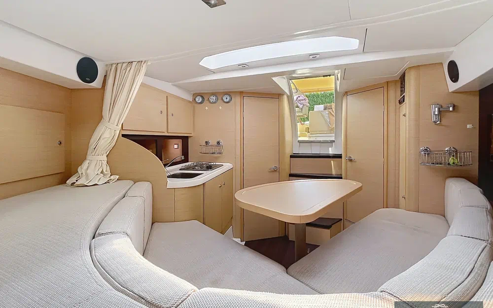 slider 13 Beneteau Monte Carlo 32